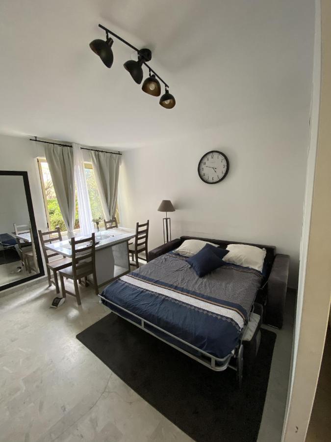 Magniolias - Residence Calme Avec Piscine, Tennis & Jardin อองทีบส์ ภายนอก รูปภาพ